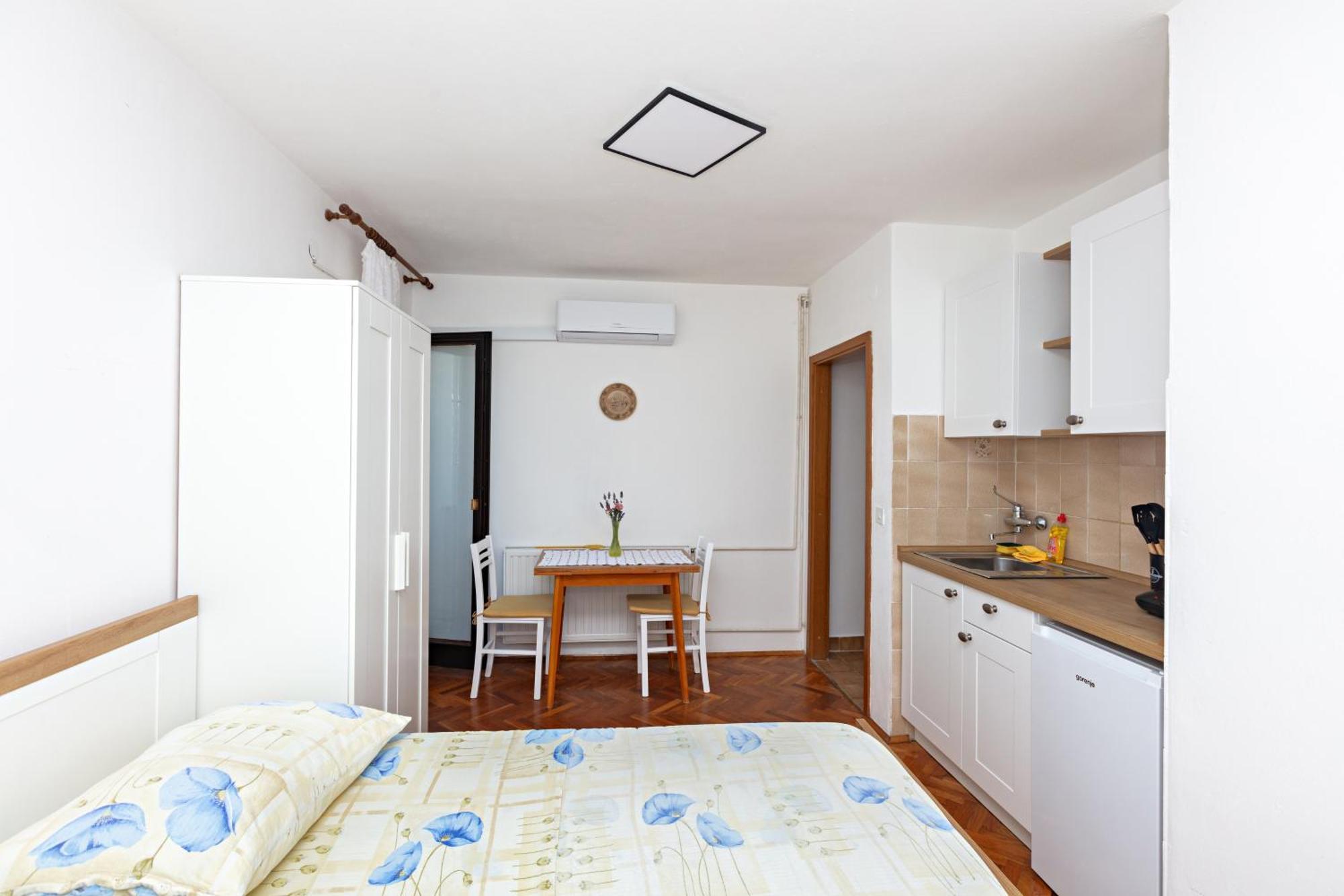 Apartment Apartments With A Parking Space Jezera, Murter - 798 Jezera