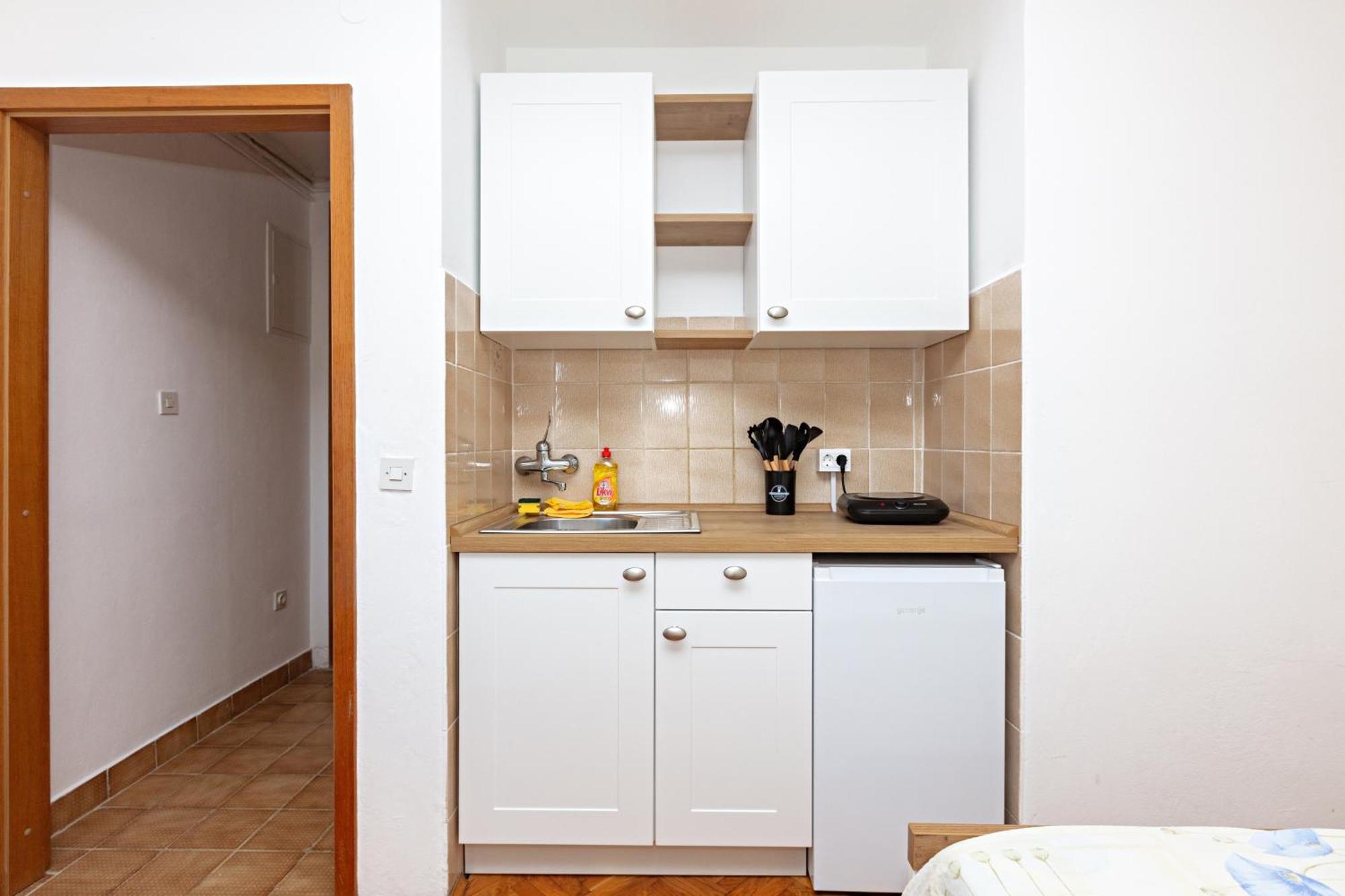 Apartments With A Parking Space Jezera, Murter - 798 * Jezera