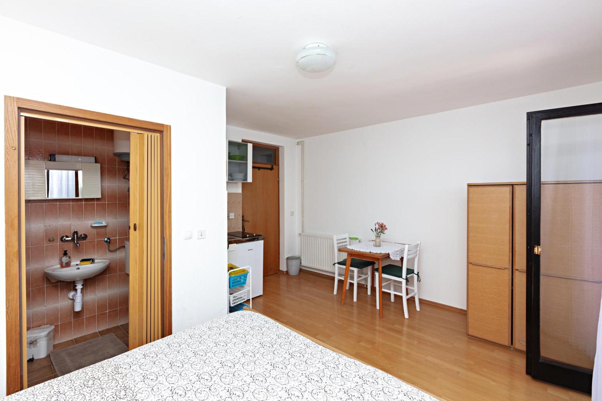 Apartment Apartments With A Parking Space Jezera, Murter - 798