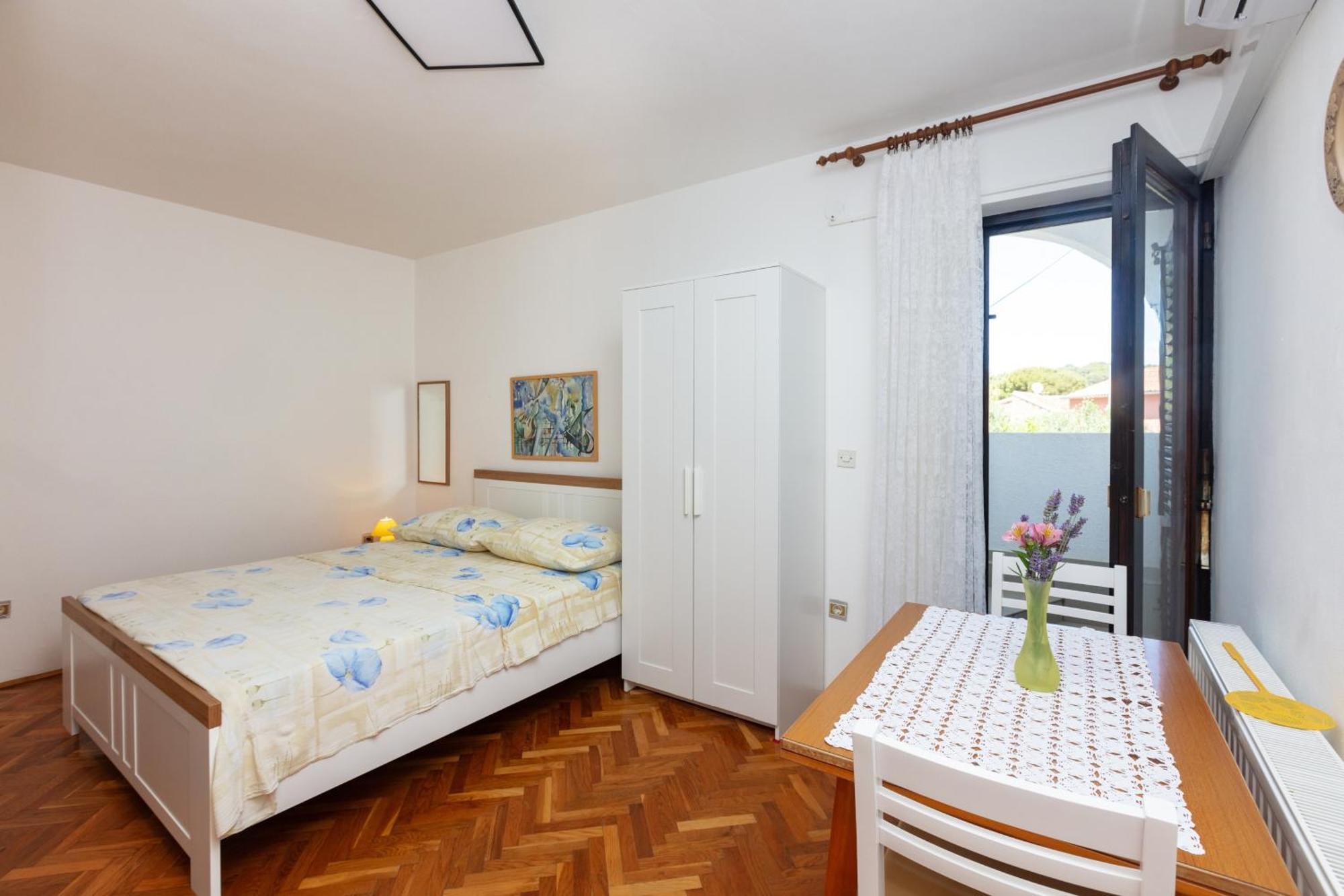 Apartment Apartments With A Parking Space Jezera, Murter - 798 Jezera