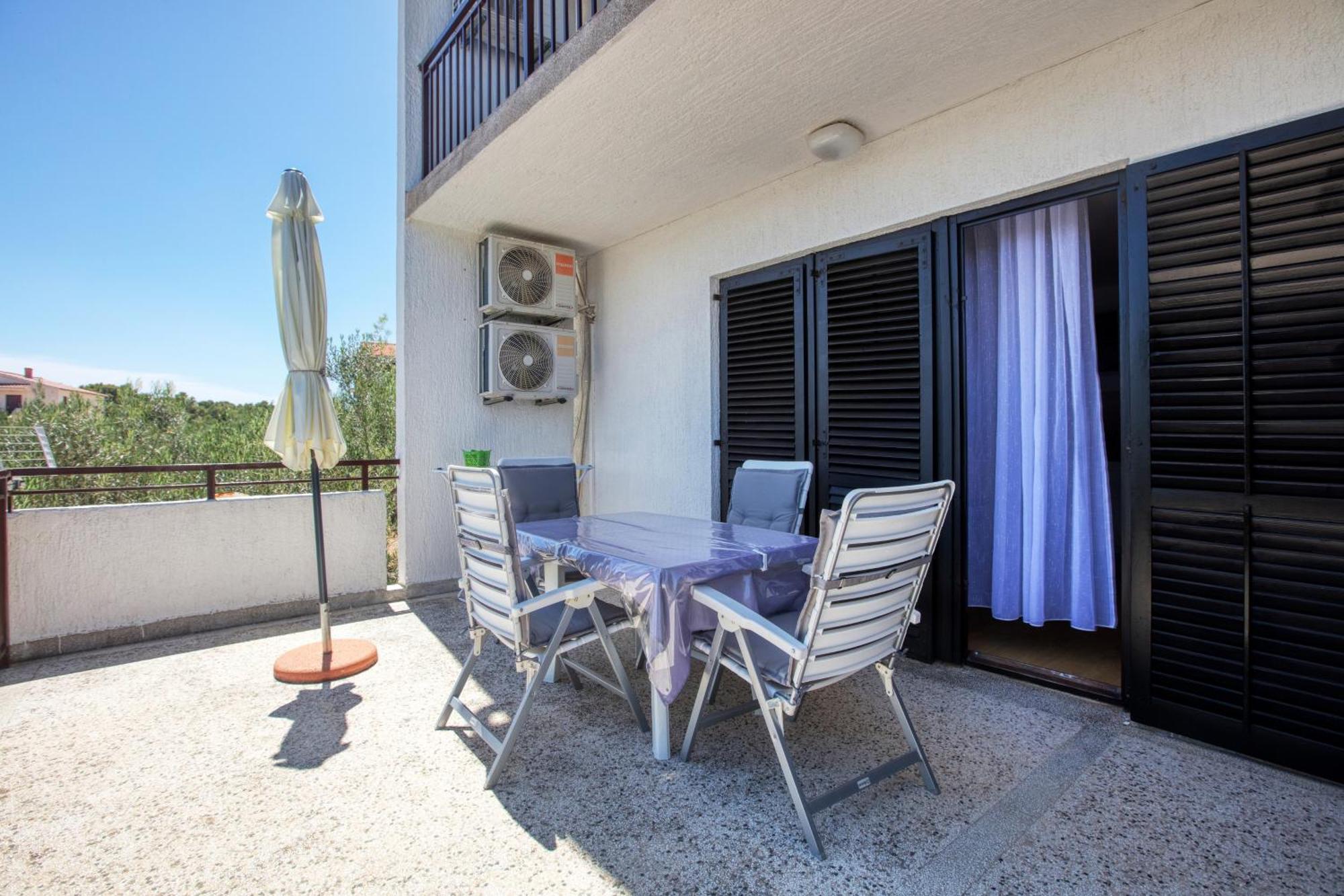 Apartments With A Parking Space Jezera, Murter - 798 *