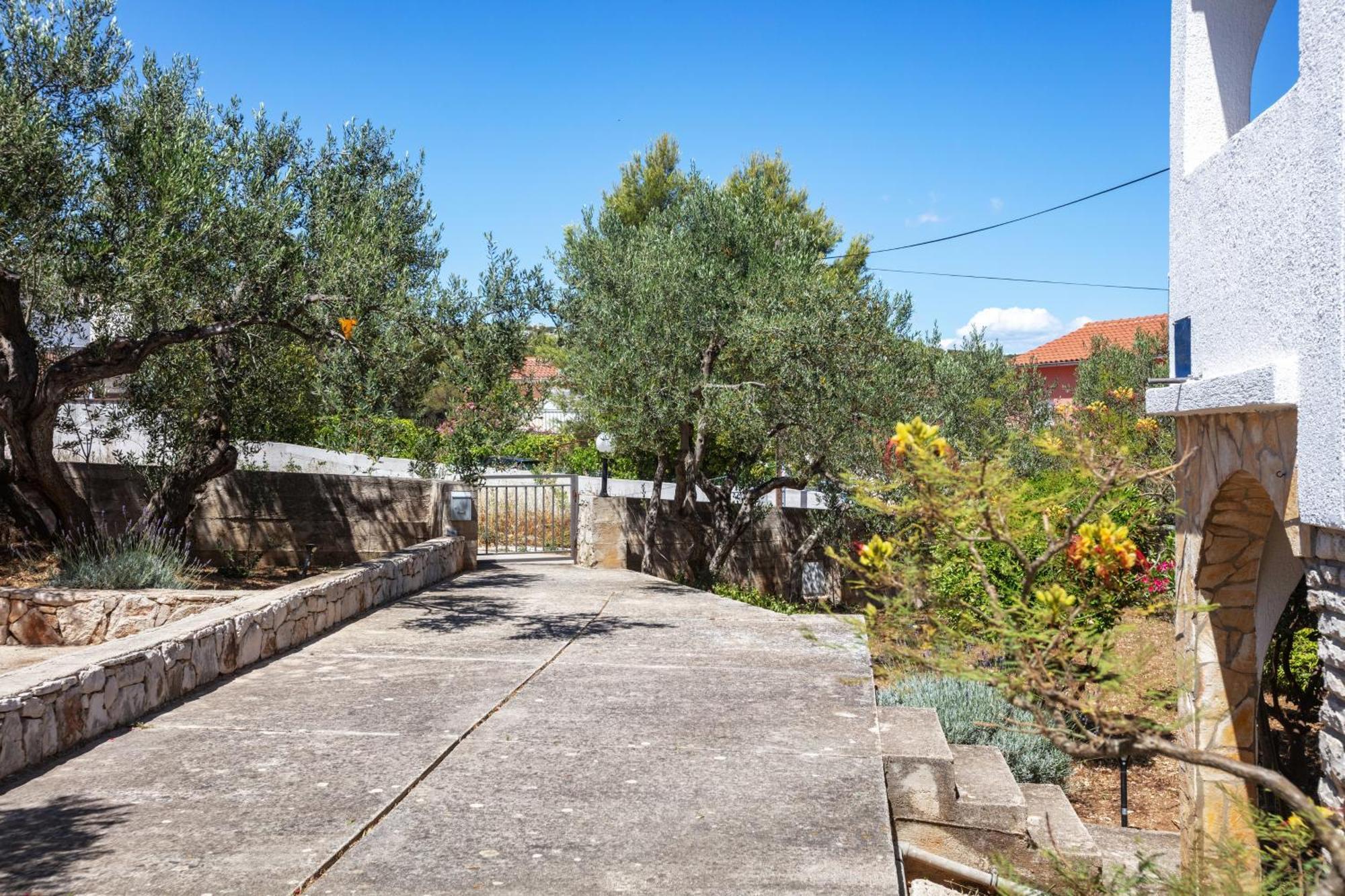 Apartment Apartments With A Parking Space Jezera, Murter - 798 Jezera