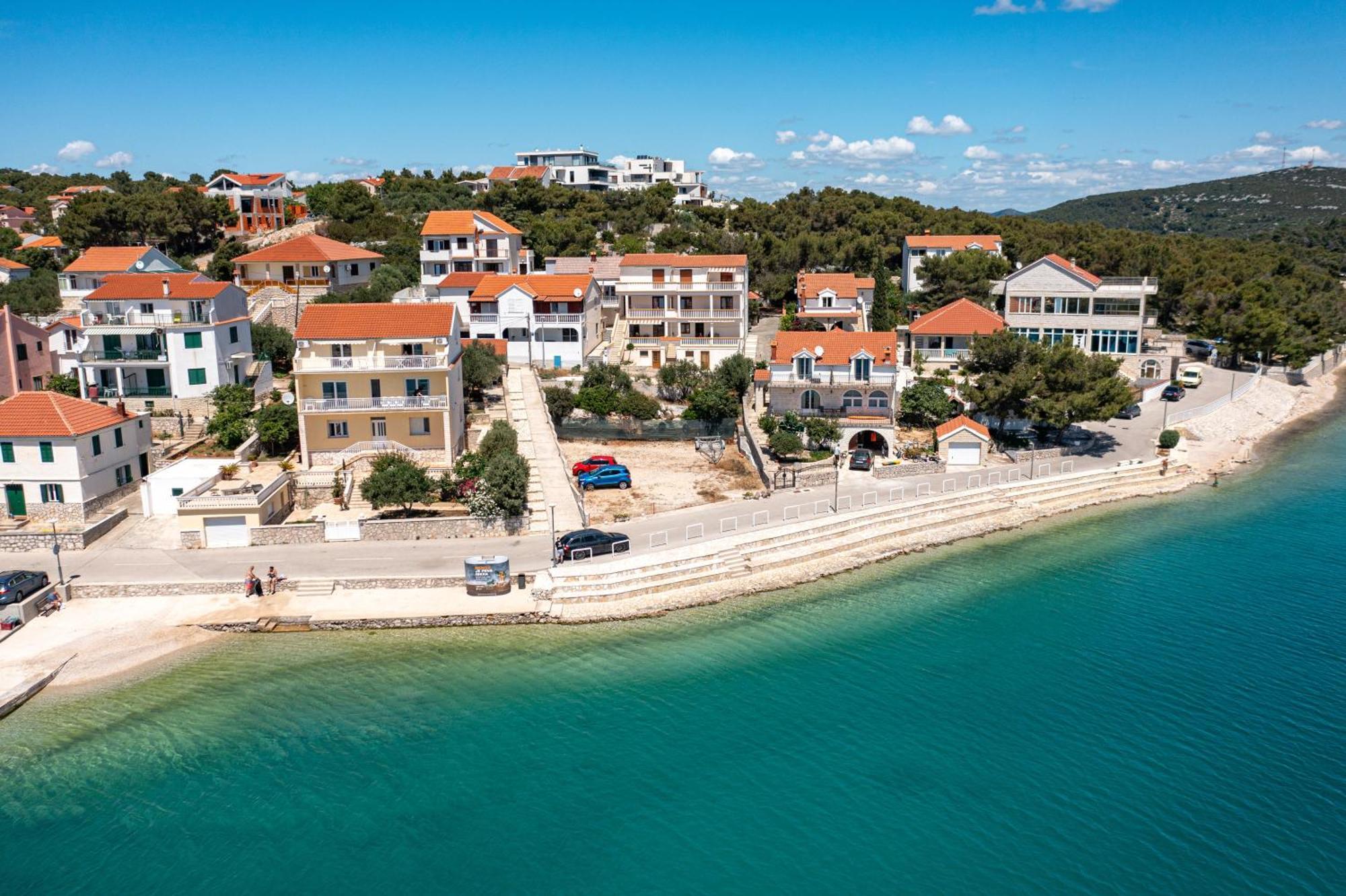 Apartment Apartments With A Parking Space Jezera, Murter - 798